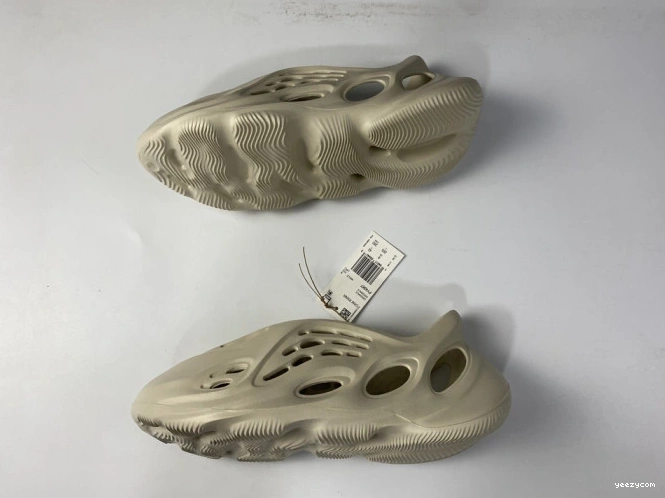 FY4567 Sand RNNR Adidas Foam Yeezy 1114